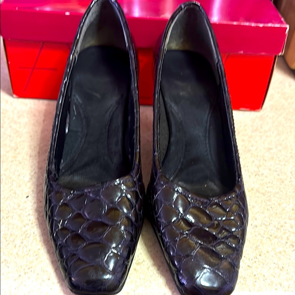 Elegant Plum Crocodile Pattern Shoes with 2”heel